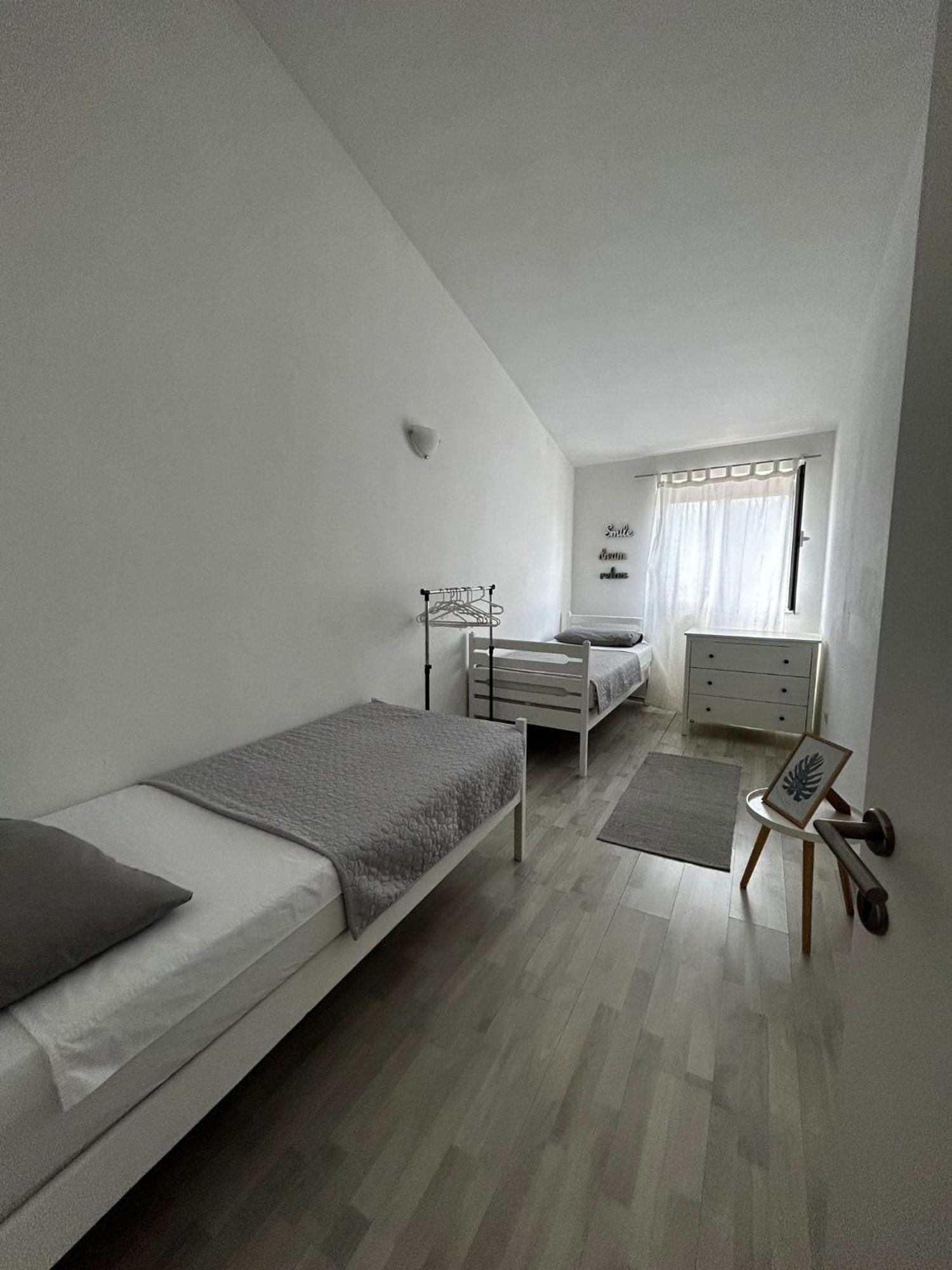 Apartments Petrovic Pirovac Bagian luar foto