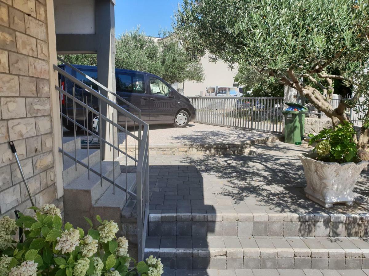 Apartments Petrovic Pirovac Bagian luar foto
