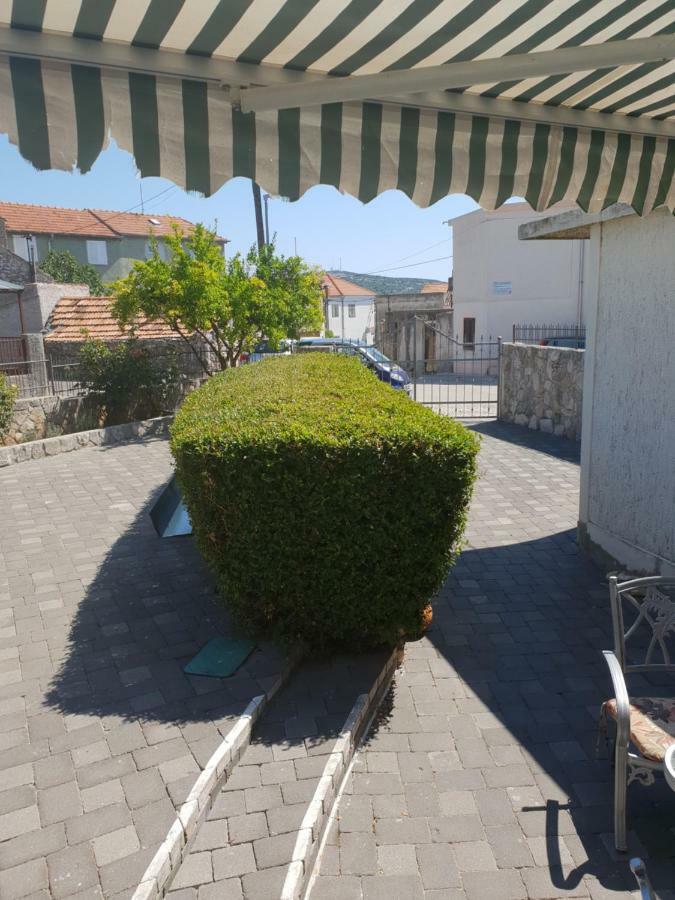 Apartments Petrovic Pirovac Bagian luar foto