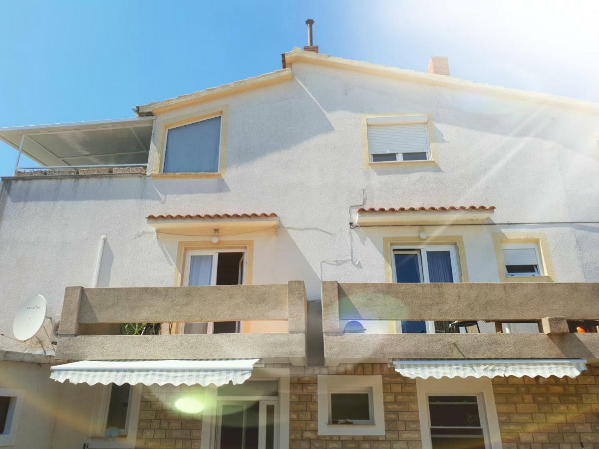 Apartments Petrovic Pirovac Bagian luar foto